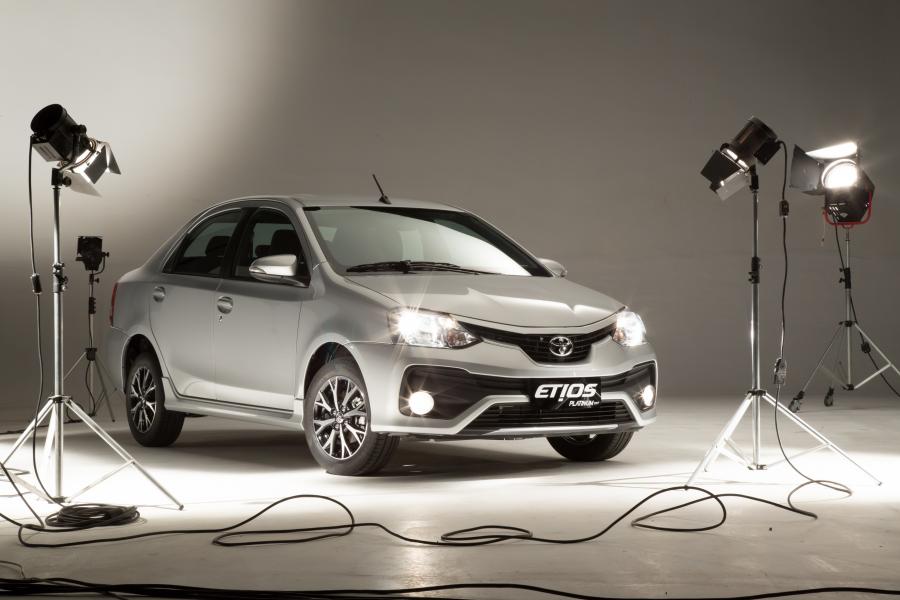 Toyota Etios Platinum Sedan 2016 года  (LA) (фото 7 из 10)
